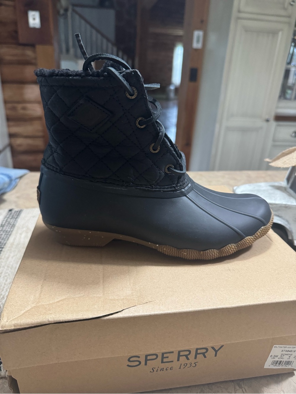 Sperry Black salt water winter lux Quilted Lace-Up Boots with Gum Sole Sz 6.5